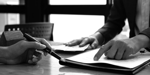 Derecho Inmobiliario / Abogados Inmobiliarios Torrelameu · Resolución de Disputas / Conflictos entre Arrendadores e Inquilinos
